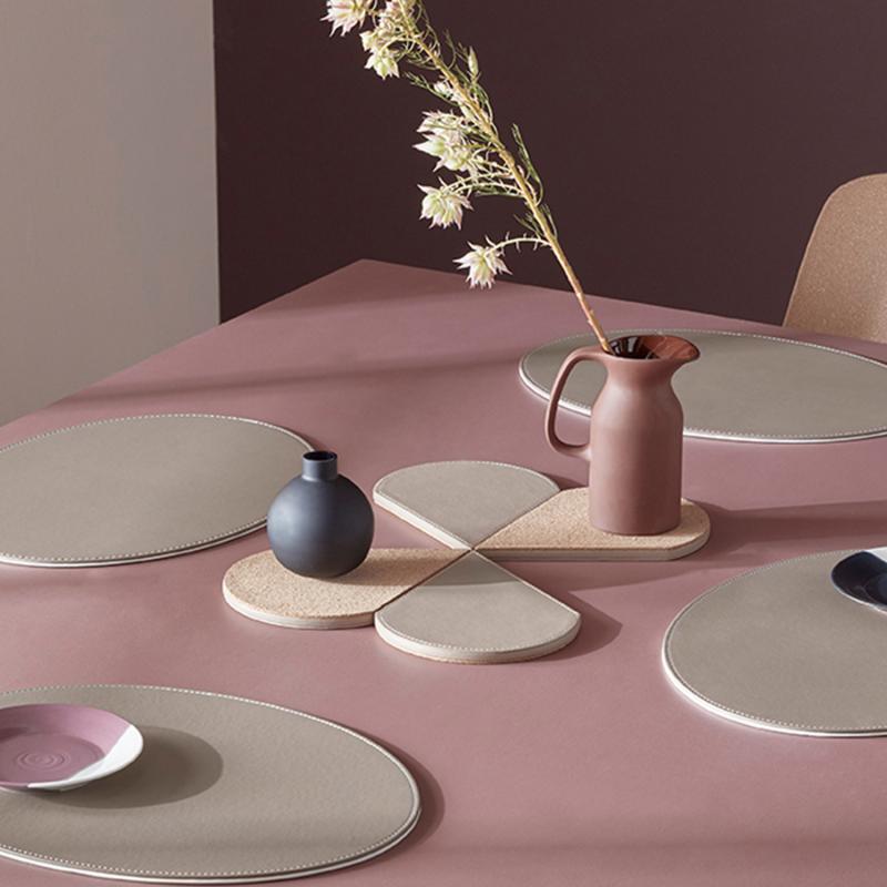 Preview: Platzset oval 45 x 34 cm taupe / weiß