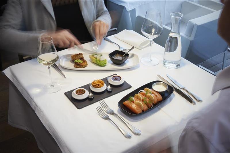 Preview: CLUB TELLER/ PLATTE/ SERVIERPLATTE 36 cm x 15 cm Weiss