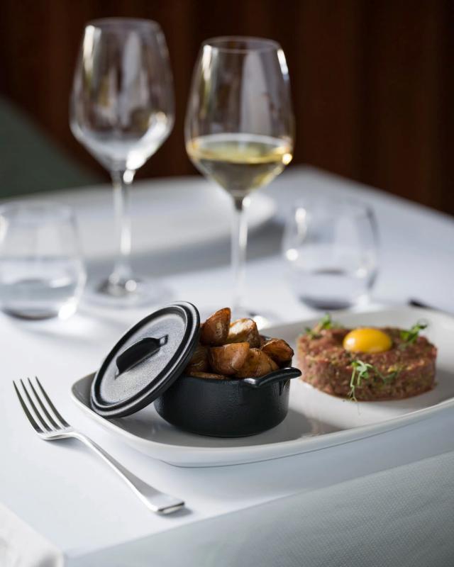 Preview: CLUB RECHTECKIGER TELLER/ PLATTE/ SERVIERPLATTE 24 cm Weiss