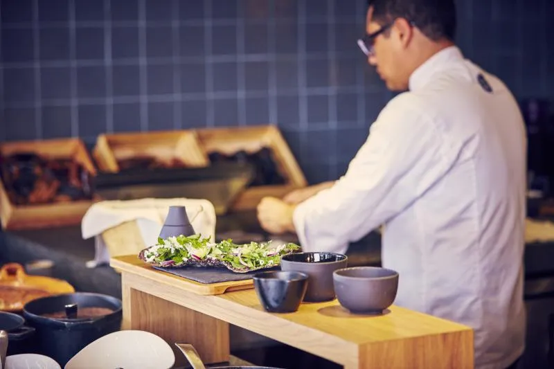 BAMBUS HOLZTABLETT 37 x 24 cm, 2 - fach unterteilt für Steakteller 20 x 20 cm 