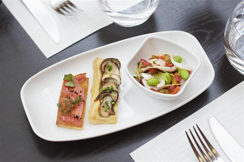 Preview: CLUB TELLER/ PLATTE/ SERVIERPLATTE 36 x 21 cm Weiss