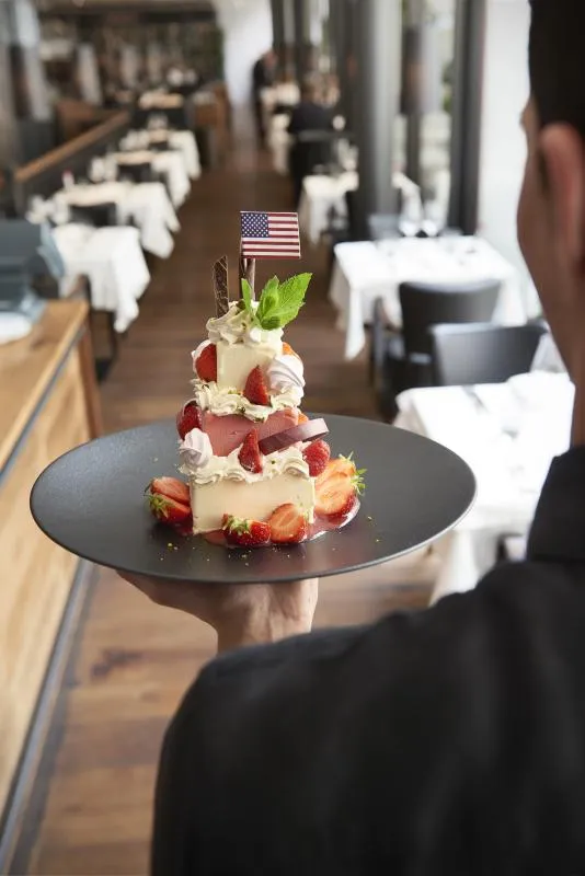 EQUINOXE FLACHER TELLER/DESSERTTELLER 21,5 cm Gusseisener optik