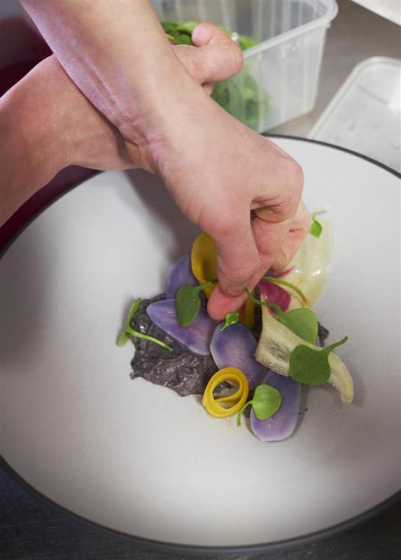 Preview: EQUINOXE FLACHER TELLER/PLATZTELLER 31,5 cm Pfeffer