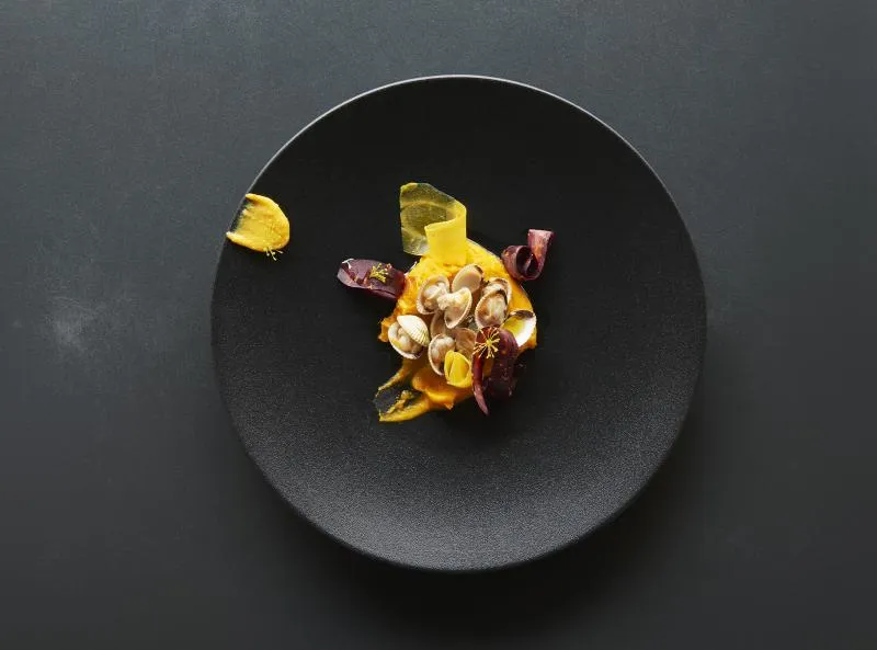 EQUINOXE FLACHER TELLER/PLATZTELLER 31,5 cm Gusseisener optik