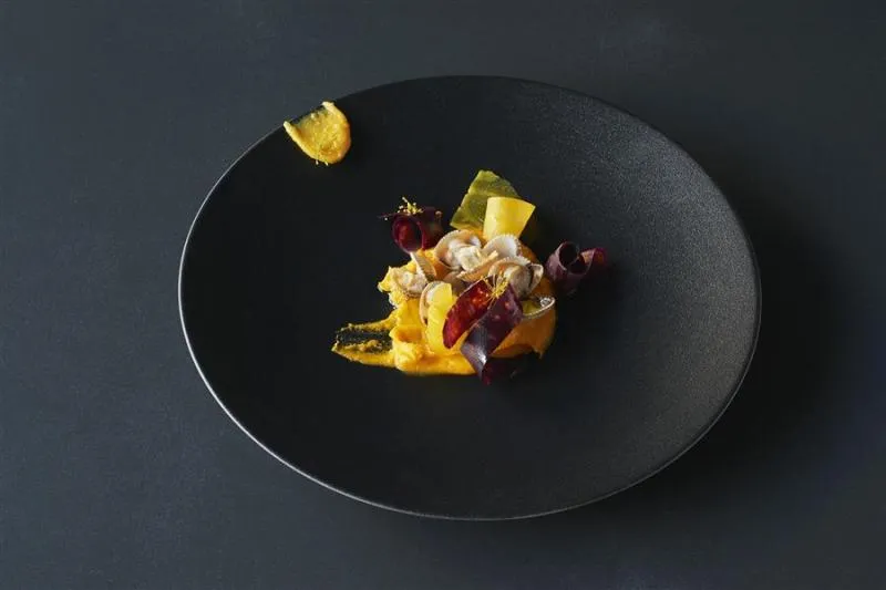 EQUINOXE FLACHER TELLER/PLATZTELLER 31,5 cm Gusseisener optik