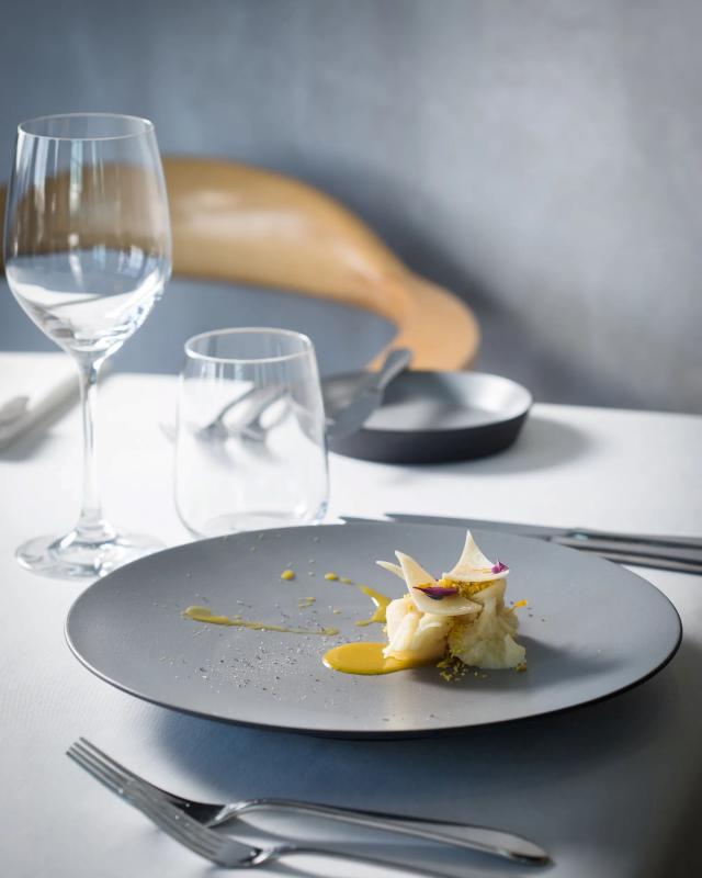 Preview: EQUINOXE FLACHER TELLER 26 cm Pfeffer