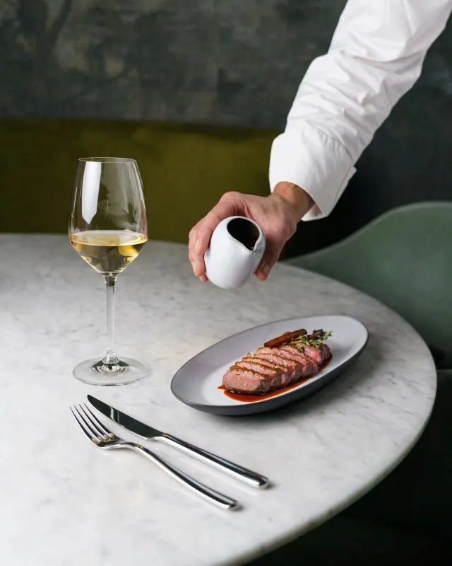 EQUINOXE SAHNE-GIESSER 120 ml Weiss Kumulus