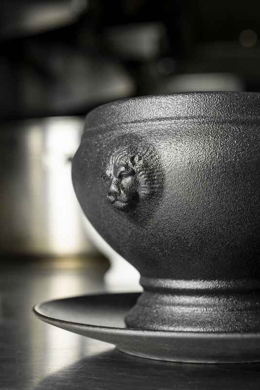 LOEWENKOPF - SUPPENSCHUESSEL in gusseisener Optik 35 cl