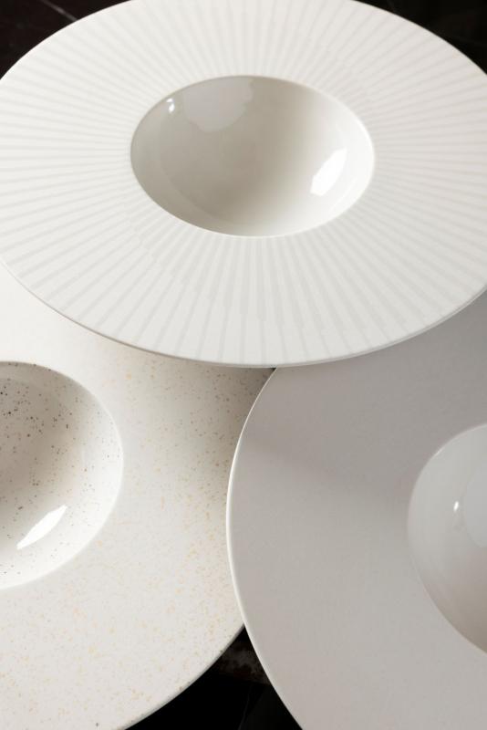 Preview: SPHERE KUGEL-TELLER Alabaster Weiss Ø 30,5 cm