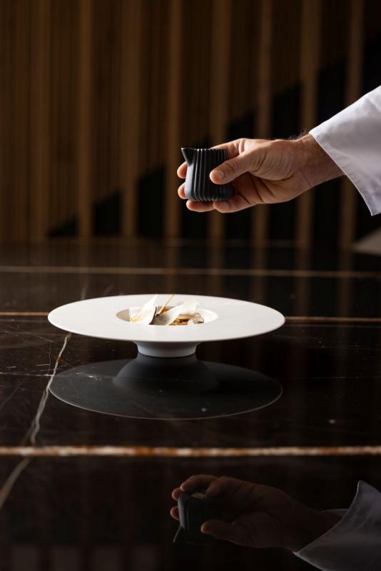 Preview: SPHERE KUGEL-TELLER Alabaster Weiss Ø 30,5 cm