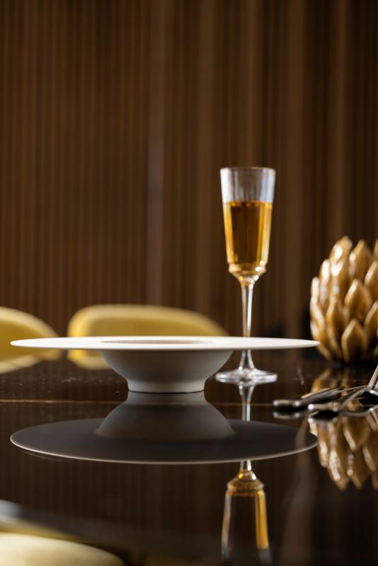 Preview: SPHERE KUGEL-TELLER Alabaster Weiss Ø 30,5 cm