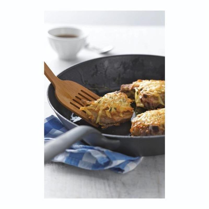 Preview: Black Star Eisenpfanne/Röstipfanne 19 Ø (cm) mit Holzbrett Kuhn Rikon