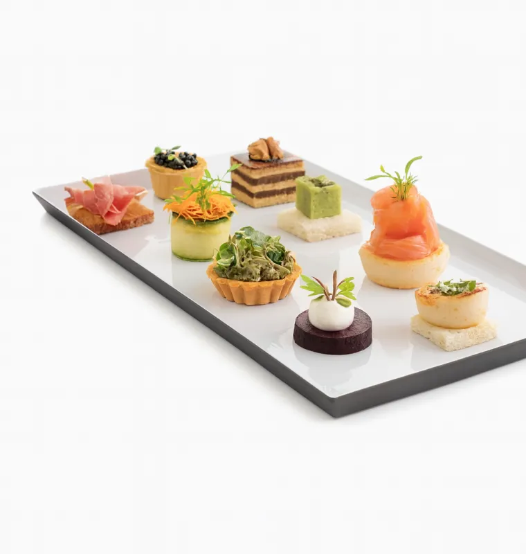 EQUINOXE RECHTECKIGE SERVIERPLATTE 55,5 cm Kumuluswolke weiss