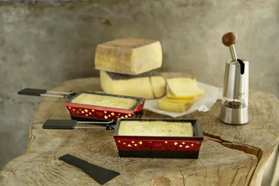 Raclette Set Mini Alpenglühen rot mit Schabern und Teelicht Raclette Set Mini Alpenglühen rot mit Schabern und Teelicht