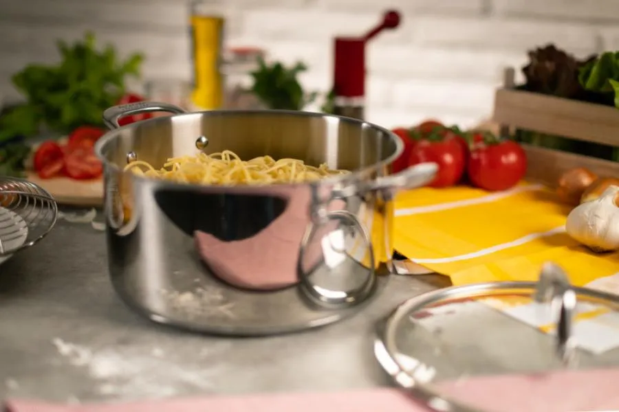 ALLROUND Kochtopf 5.4 L · Ø 24 cm ALLROUND Kochtopf 5.4 L · Ø 24 cm