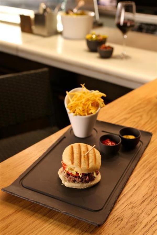 BURGER / GOURMAND Matt schiefer styl BURGER / GOURMAND Matt schiefer styl
