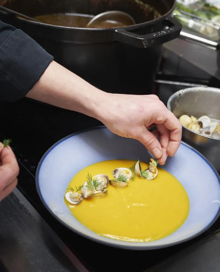 EQUINOXE SUPPENSCHÜSSEL/COUPTELLER 27 CM Cirrusblau