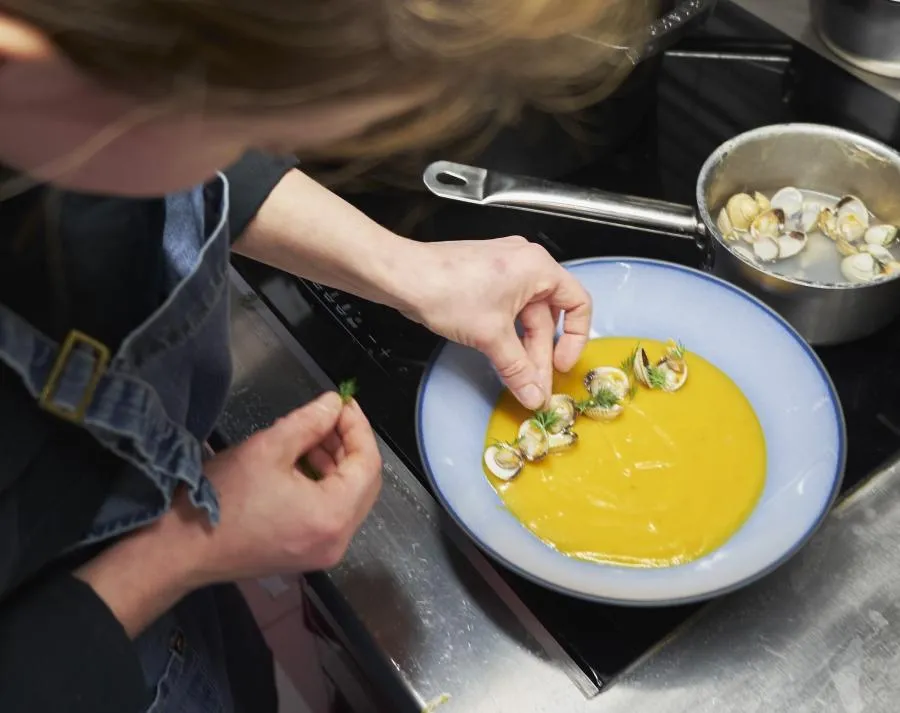 EQUINOXE SUPPENSCHÜSSEL/COUPTELLER 27 CM Cirrusblau