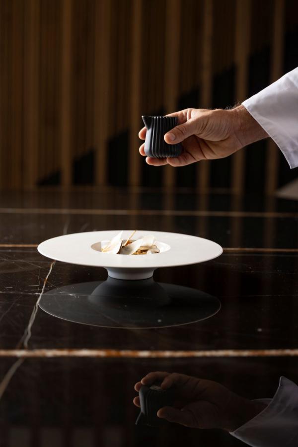 SPHERE KUGEL-TELLER Alabaster Weiss Ø 30,5 cm